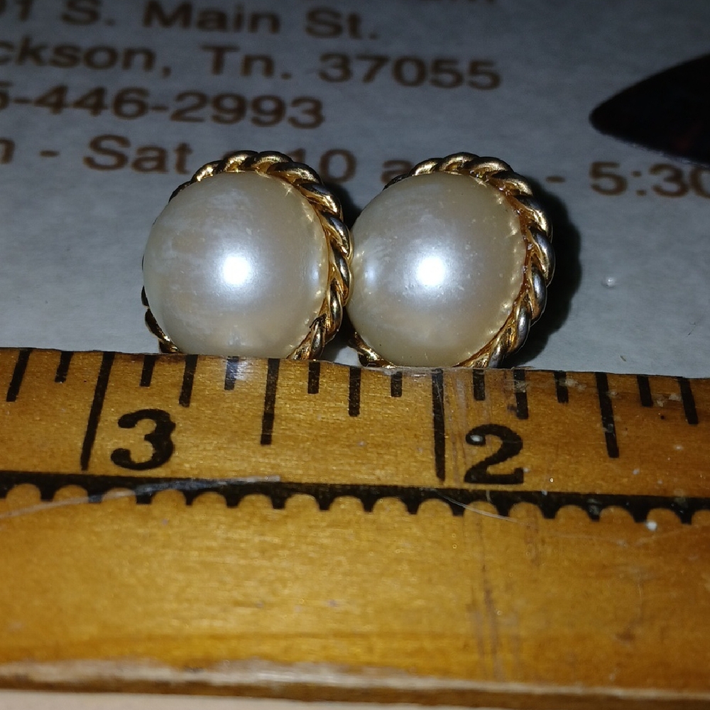 Elegant Gold and Pearl Stud Earrings